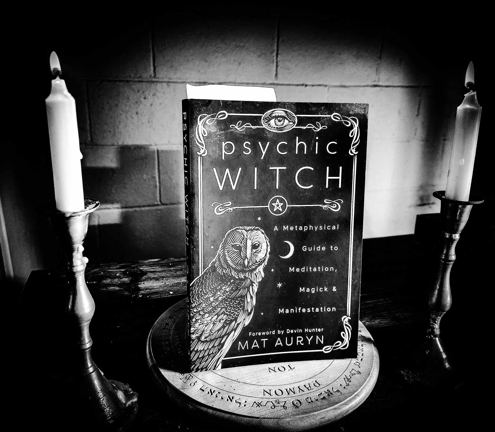 Book Spotlight:Mat Auryn, Psychic Witch